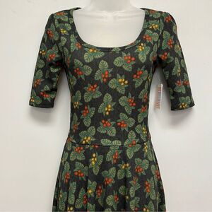 LuLaRoe Nicole L Winter Green Floral Quarter Puff Sleeve Fit Flare A-Line Dress
